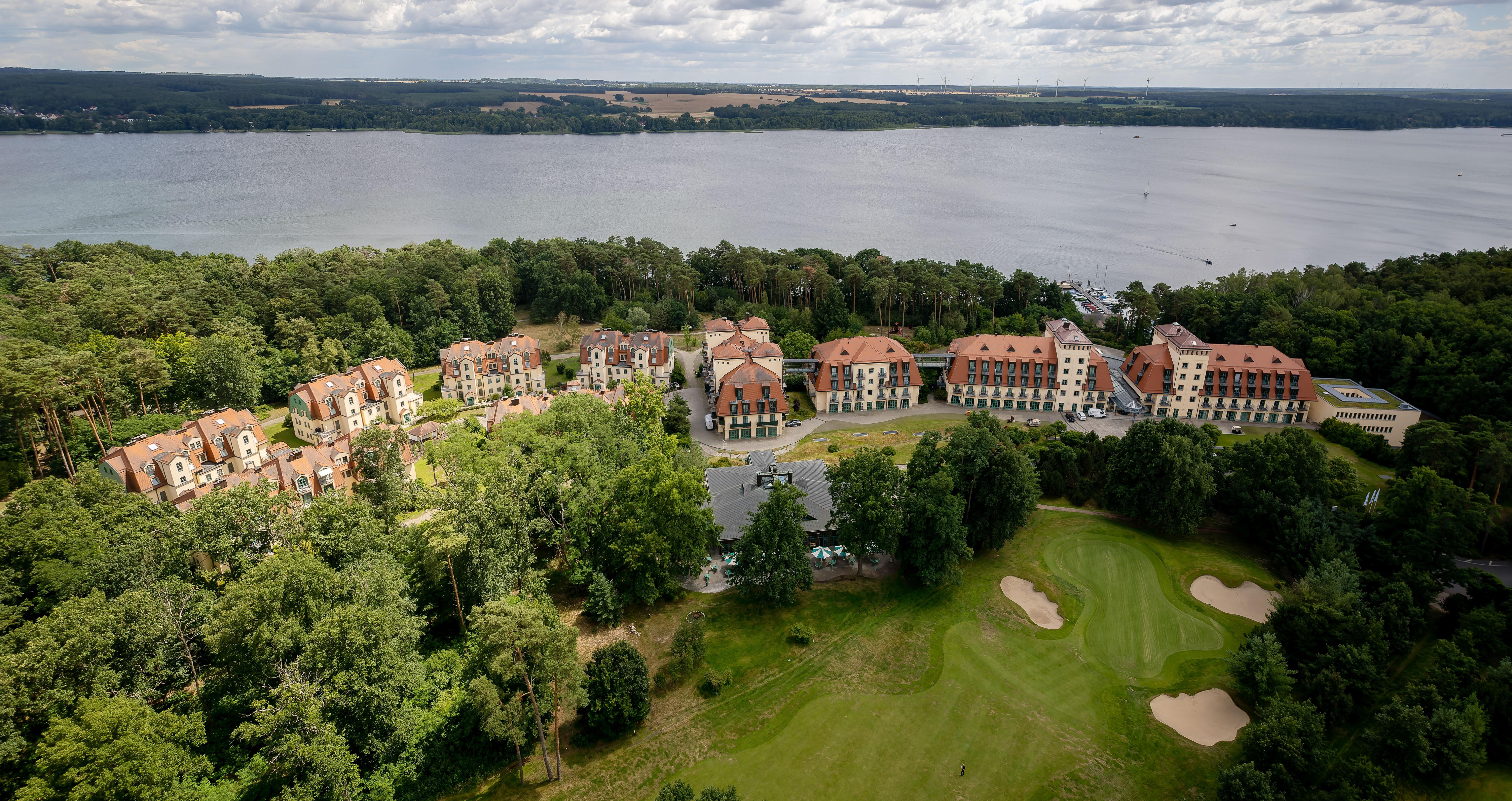 Precise Resort Bad Saarow Extérieur photo Aerial view of the golf course